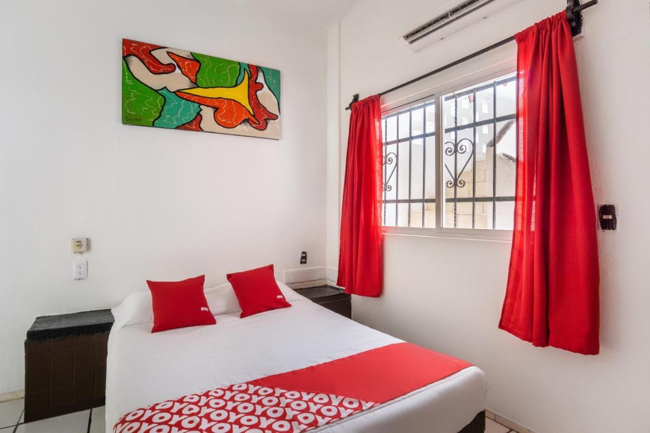 Oyo Santiago, Hotel