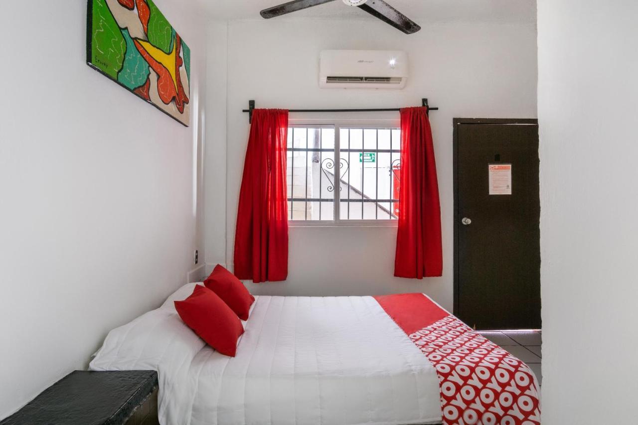 Hotel Oyo Santiago, Manzanillo