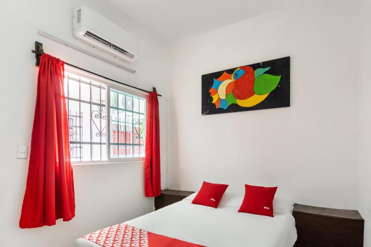 Oyo Santiago, Hotel